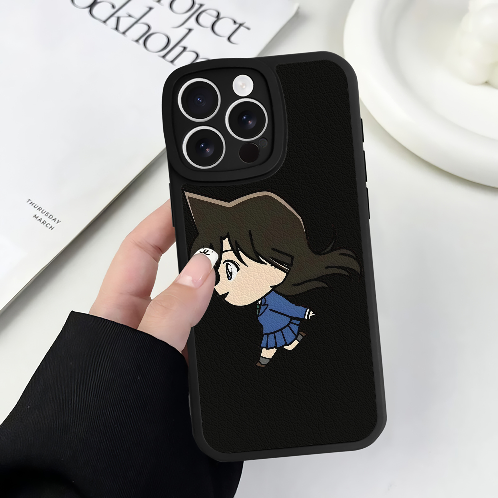 （画像用） 名探偵コナン 毛利 蘭 もうり らん、モーリ ラン Detective Conan Rachel Moore 【iPhone 16シリーズ対応】シリコンスマホケース（レザー調） 材質：シリコン